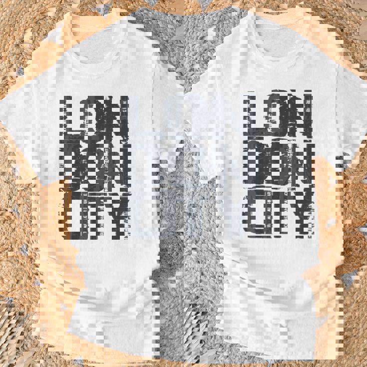 I Love London、クールでレトロなロンドンのファッショングラフィックデザイン。 Tシャツ 高齢者への贈り物