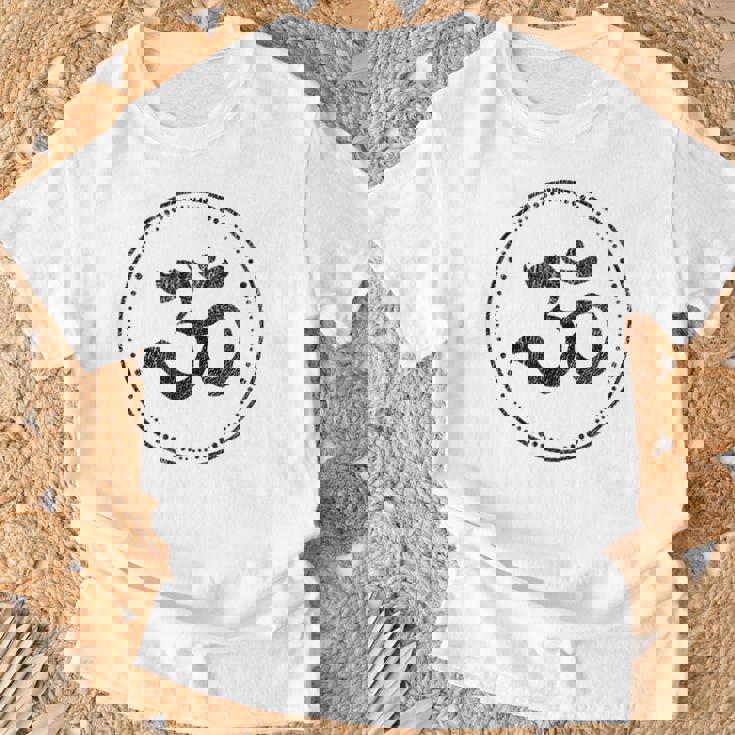 Om スピリチュアルシンボル ヨガ 瞑想 オーム Tシャツ 高齢者への贈り物
