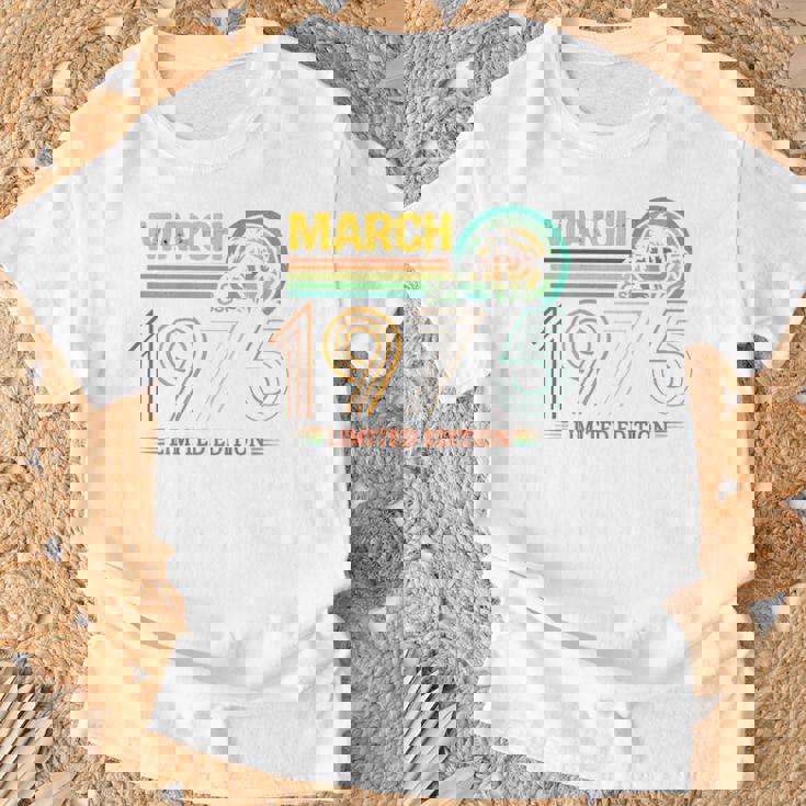 On Back- 1975年3月の誕生日 限定版 ヴィンテージ 51歳 Tシャツ 高齢者への贈り物