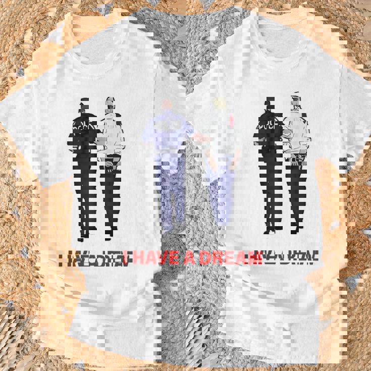 On Back I Have A Dream Trump Police 格言 男性 Tシャツ 高齢者への贈り物