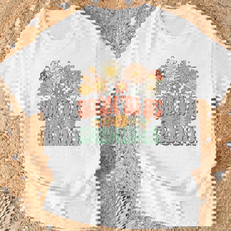 Soon To Be Grandma Expecting Baby Daisy Groovy Wildflower Tシャツ 高齢者への贈り物