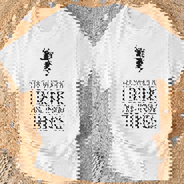 That's What I Do I Drink And I Know Things Tシャツ 高齢者への贈り物