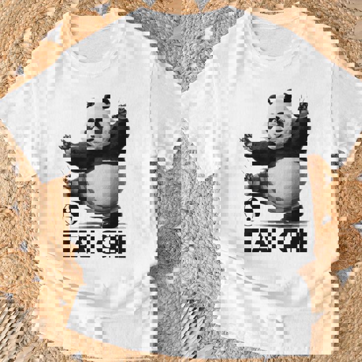 おもしろパンダ 動物 太極拳 格闘技 陰陽バランス Tシャツ 高齢者への贈り物