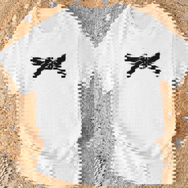 かっこいい日本武道空手柔道黒帯 Tシャツ 高齢者への贈り物