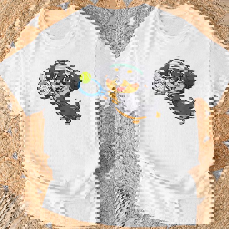 かわいい犬のテニス漫画アート Tシャツ 高齢者への贈り物