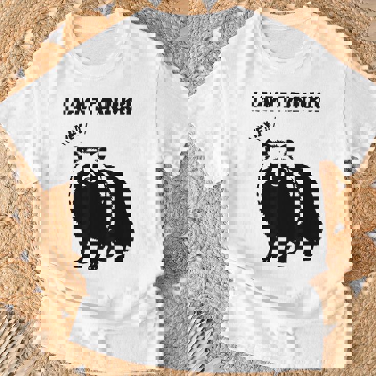 たぬきのシルエット I Am Tanuki おもしろ ユニーク 白黒 アニマル かわいい動物 狸 タヌキ 野生動物 Tシャツ 高齢者への贈り物