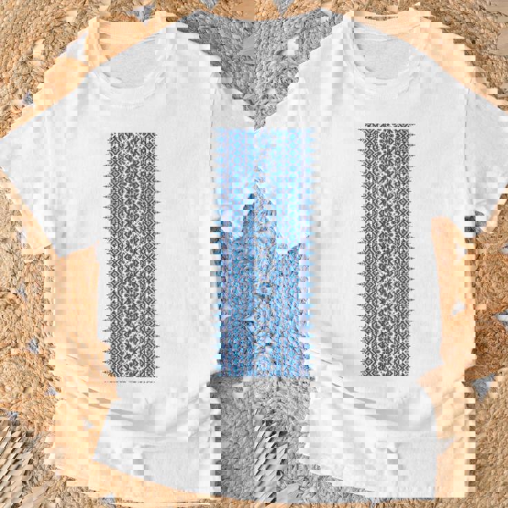 ウクライナ刺繍yshyvanka プリント 民族風オーナメント Tシャツ 高齢者への贈り物