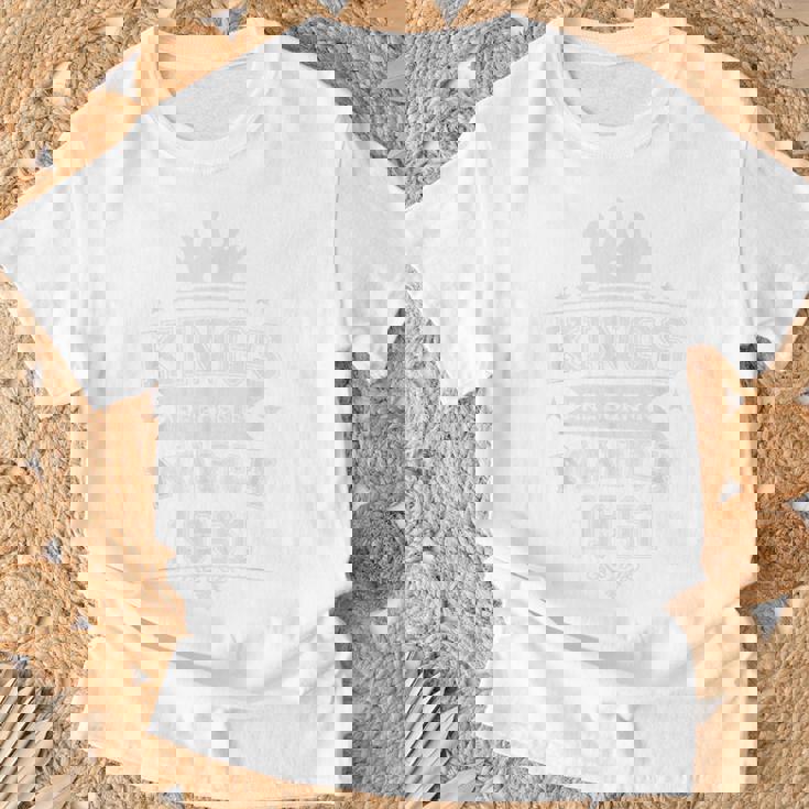 キングスは1961年3月生まれ65歳の誕生日 男性 男の子 Tシャツ 高齢者への贈り物