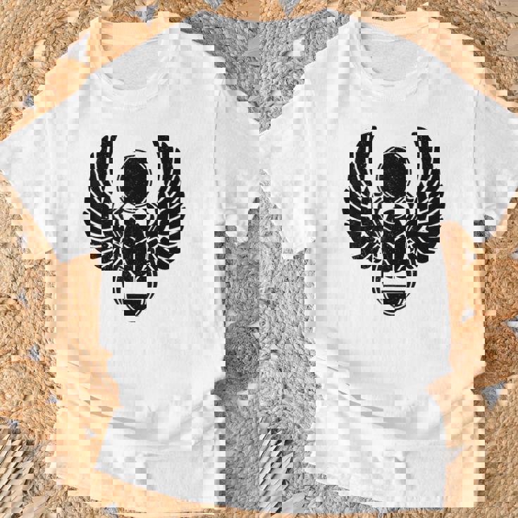 スカラベ カブトムシ 古代エジプトのシンボル Tシャツ 高齢者への贈り物