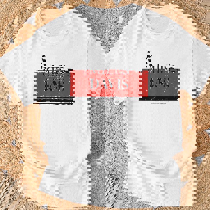 スペインのマイルス・デイビスのスケッチ Tシャツ 高齢者への贈り物