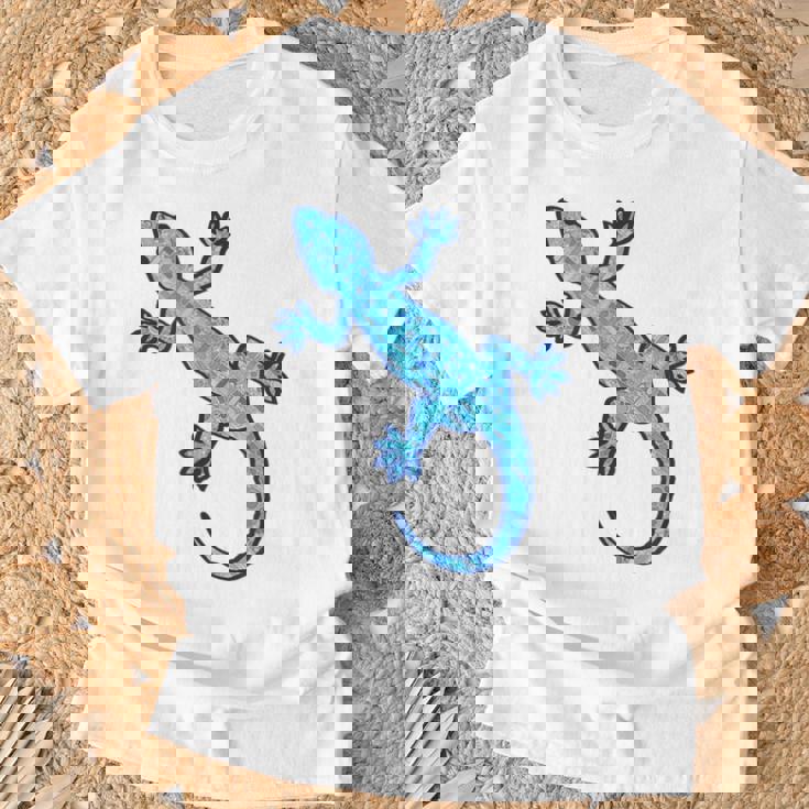 トライバル バティック パターン ヤモリトカゲ デニムブルーtシャツ Tシャツ 高齢者への贈り物