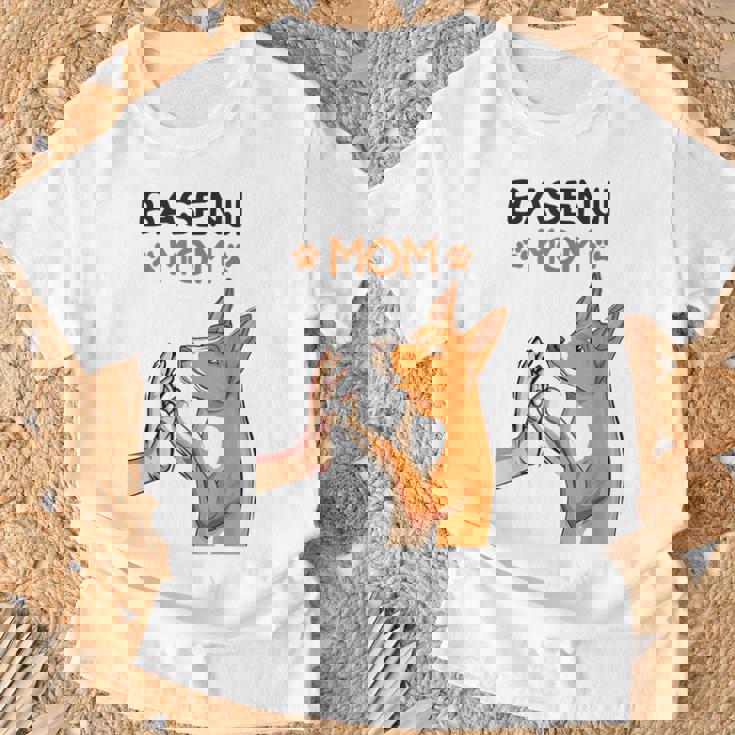 バセンジーママ犬愛好家 Tシャツ 高齢者への贈り物