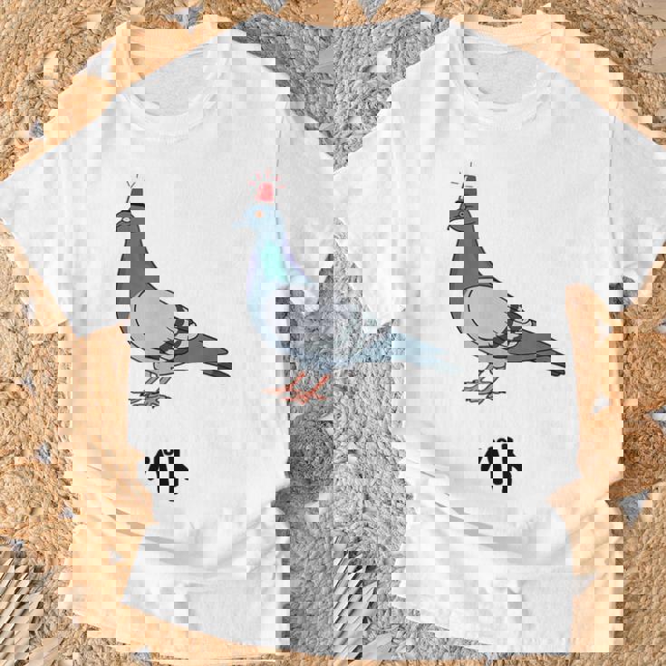 パト 鳩 ギャグ ジョーク 動物好き ダジャレ パトカー 警察 駄洒落 お笑い おもしろ ネタ Tシャツ 高齢者への贈り物