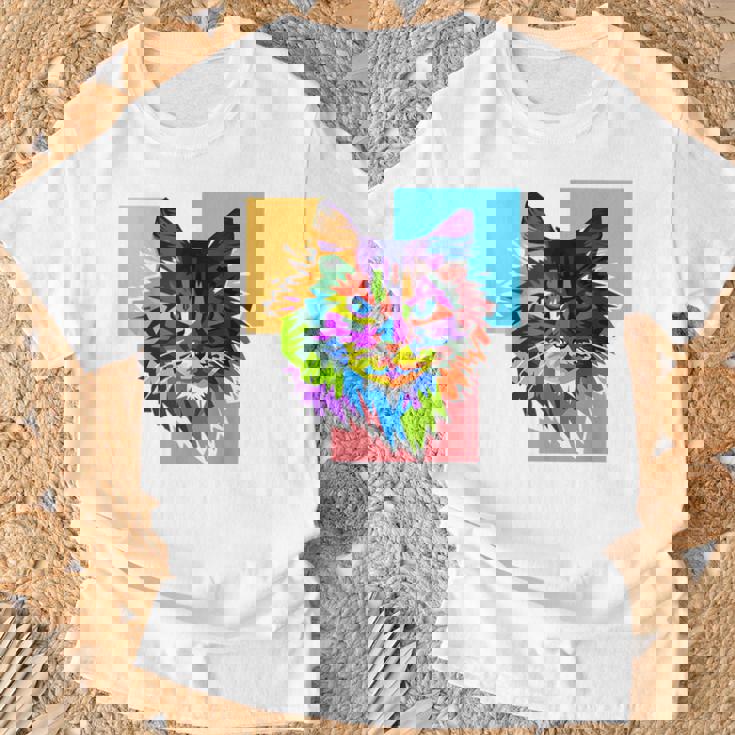 ペイントされた猫の顔 カラフル レインボー アートデザイン ギフトに最適 Tシャツ 高齢者への贈り物