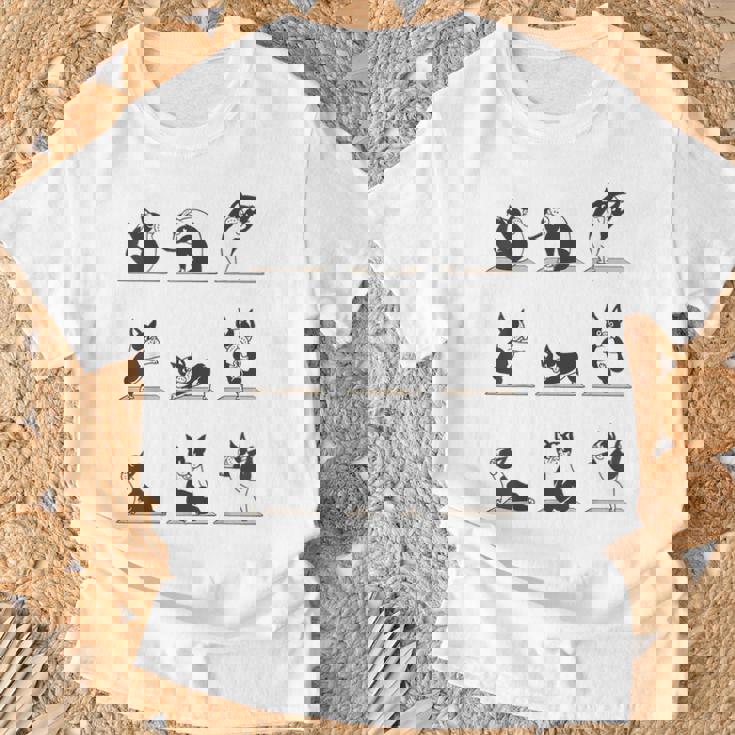 ボストンテリア ヨガ アサナ ポーズ 瞑想 おもしろtシャツ Tシャツ 高齢者への贈り物