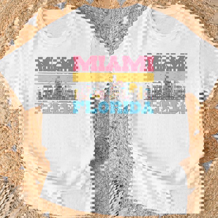 マイアミ フロリダ州 都市景観 お土産 モダン マイアミスカイライン Tシャツ 高齢者への贈り物
