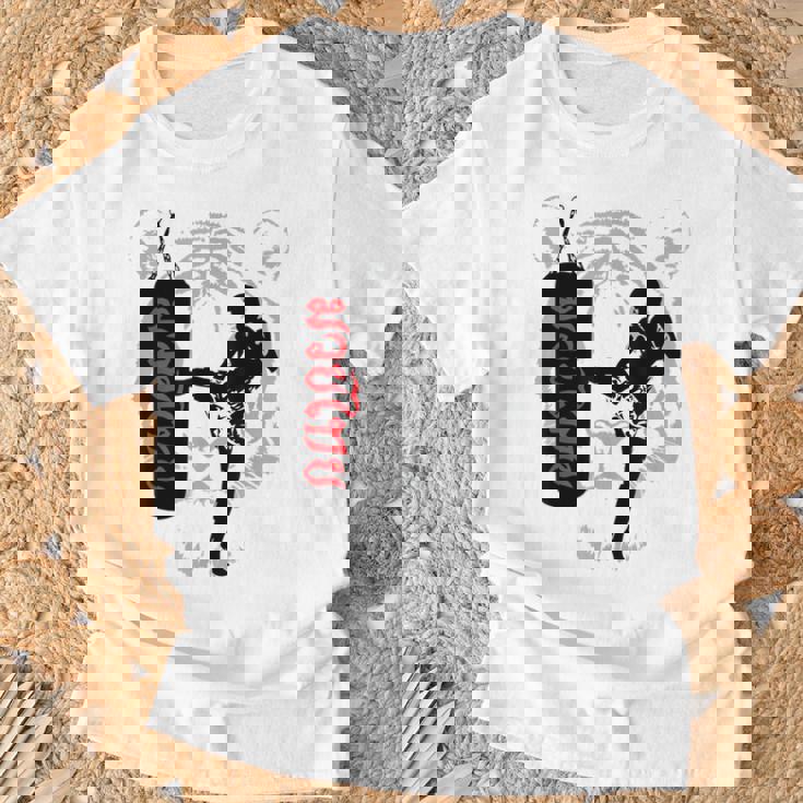 ムエタイ 格闘技 タイ ボクシング コーチ 恋人へのギフト Tシャツ 高齢者への贈り物