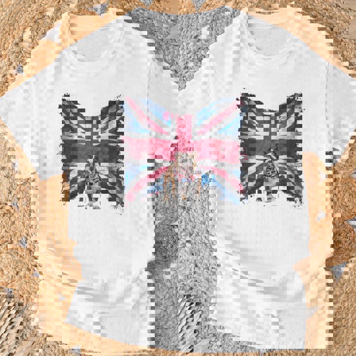 ユニオンジャックバンダナをかぶったブリティッシュブルドッグ、かわいい英国国旗。 Tシャツ 高齢者への贈り物