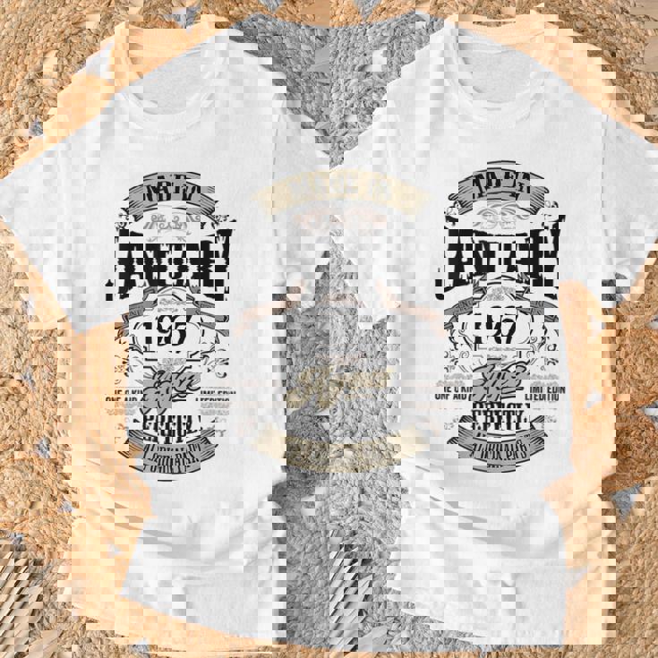 ヴィンテージ還暦伝説 1967年1月 60歳の贈り物 Tシャツ 高齢者への贈り物