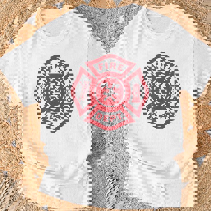 伝統的な消防署救助隊員エンブレムアート。 Tシャツ 高齢者への贈り物