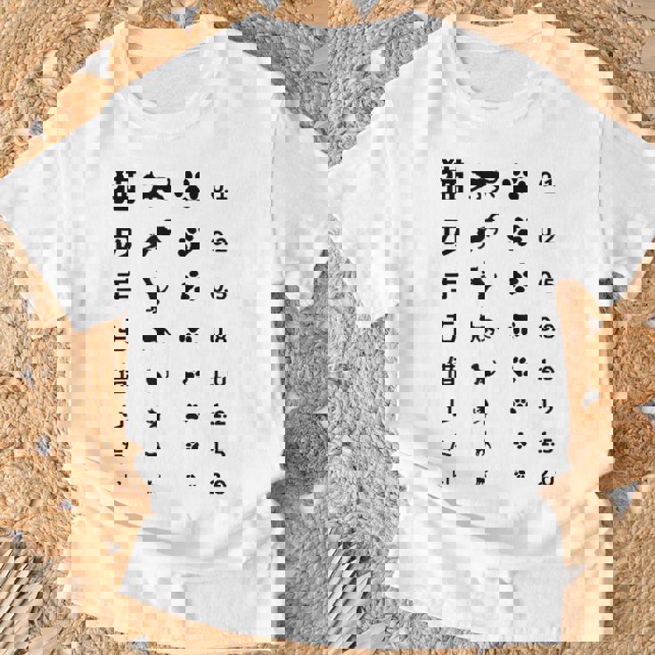 猫の手も借りたい 視力検査表パロディ Tシャツ 高齢者への贈り物