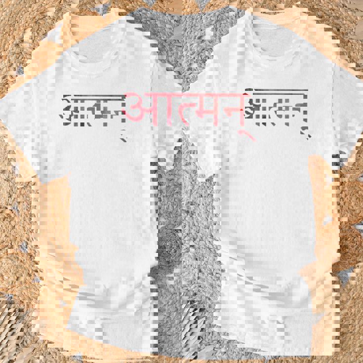 神秘的なサンスクリット語の仏教シンボル Atman Tシャツ 高齢者への贈り物