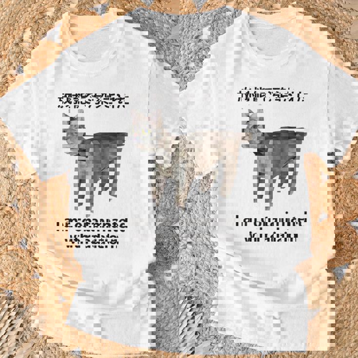 私は放射線で汚染されています 日本の猫 おもしろミーム Tシャツ 高齢者への贈り物