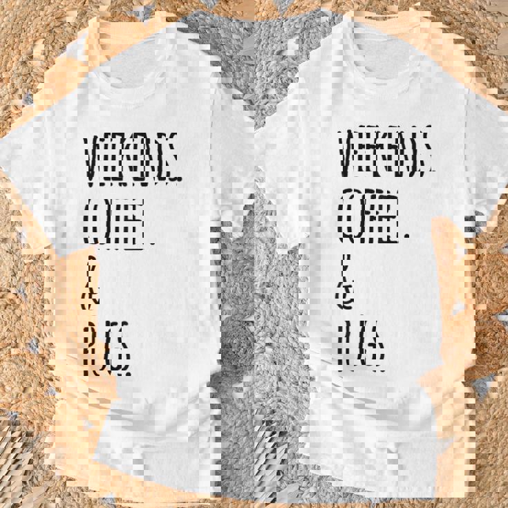 週末コーヒーパグ犬 Tシャツ 高齢者への贈り物