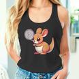 カンガルー かわいい ラケット スポーツ テニス プレイ 動物 キャラクター キュート タンクトップ