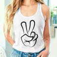 2本指 ピースサイン キュート ビクトリー ハンド ジェスチャー ピースシンボル タンクトップ