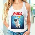 ニューヨーク港でゴム製のアヒルのおもちゃで遊ぶかわいいパグ犬 長袖tシャツ タンクトップ