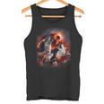 小惑星衝突月の下で燃える森で吠えるオオカミ タンクトップ