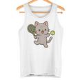 テニスをする猫。かわいいスポーツ猫。 タンクトップ