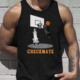 Checkmate Pawn Defeat King In Basketball チェスtシャツ タンクトップ 彼への贈り物