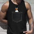 Linux Tux In A Pocket ポケットの中のlinuxタックス面白いペンギンsysadminit管理者 タンクトップ 彼への贈り物