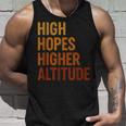 ハイ・ホープス 高地、楽しいインスピレーションロケット打ち上げ タンクトップ 彼への贈り物