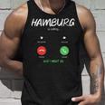ハンブルクが呼んでいて、私はドイツ旅行に行かなければならない 長袖tシャツ タンクトップ 彼への贈り物