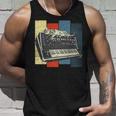 モジュラー シンセサイザー キーボード テクノ ビンテージ アナログ 猫 長袖tシャツ タンクトップ 彼への贈り物