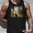 夜明けの竜脚類恐竜の森 リアルなグラフィックデザイン タンクトップ 彼への贈り物