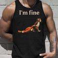 悲しい猿のパンチミームとオレンジのおもちゃで私は元気です タンクトップ 彼への贈り物
