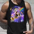 虹銀河のホットドッグに乗る宇宙の猫 タンクトップ 彼への贈り物