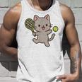 テニスをする猫。かわいいスポーツ猫。 タンクトップ 彼への贈り物
