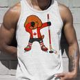 愉快なダビングプードル カナダ アイスホッケーファン ウィンタースポーツ タンクトップ 彼への贈り物