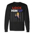 Lock Him Up Anti Trump Political 長袖Tシャツ ギフトのアイデア