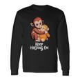 Punch Keep Holding On Cute Baby Monkey グラフィック 長袖Tシャツ ギフトのアイデア