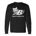 「Nyan Balance」ニャンバランス グラフィック かわいい ねこ 長袖Tシャツ ギフトのアイデア