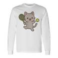 テニスをする猫。かわいいスポーツ猫。 長袖Tシャツ ギフトのアイデア