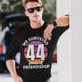 Celebrating 44 Years Of Friendship 面白いグループマッチング 長袖Tシャツ 彼への贈り物