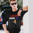 Lock Him Up Anti Trump Political 長袖Tシャツ 彼への贈り物