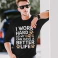 I Work Hardo My Dog Can Have A Better Life おかしな犬の飼い主 長袖Tシャツ 彼への贈り物